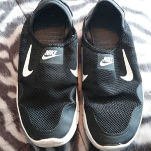 Nike slip on shoes